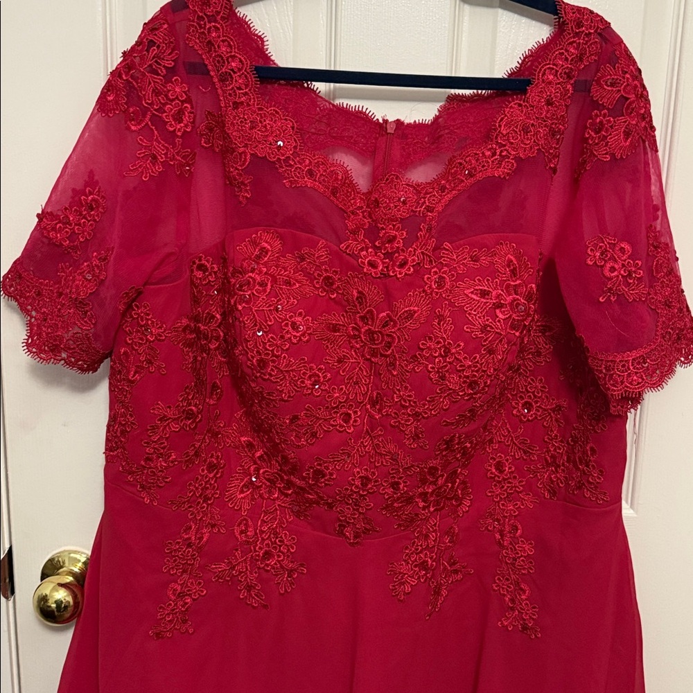Chic Red Lace Evening Dress - NWOT - Picture 6 of 6